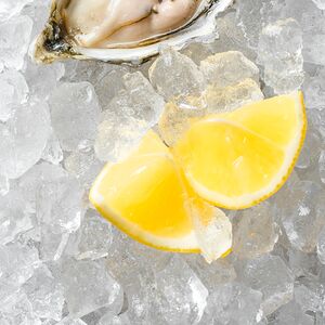 Лимон к устрицам