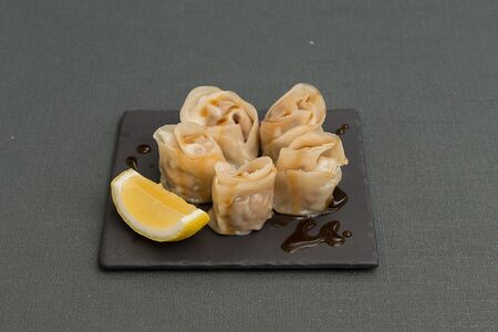 Гёдза с курицей на пару