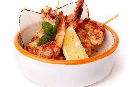 Креветки в беконе