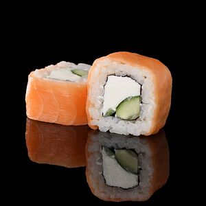 Ролл Филадельфия с огурцом