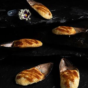 Мидии киви под соусом пармезан