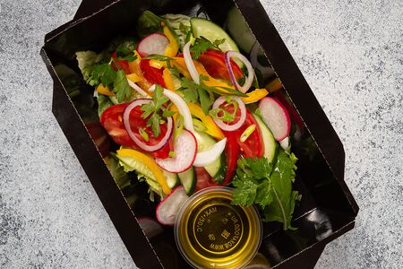 Салат овощной с маслом