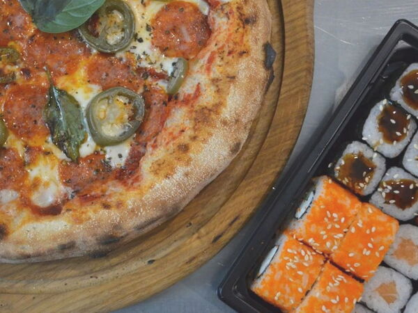 Viernes Cafe pizza&sushi