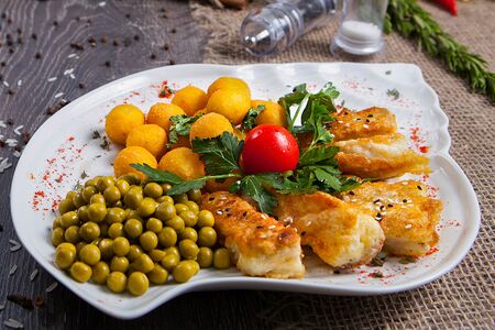 Рыбные палочки с картофелем