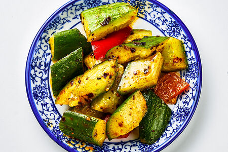 Огурцы с чесноком