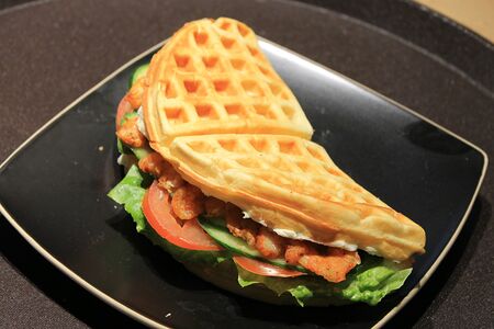 Тортилья с креветкой на пшеничной вафле