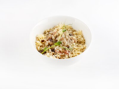 Перловка с грибами, беконом и пармезаном