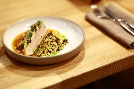 Грудка цыплёнка с пастой птитим и грибами