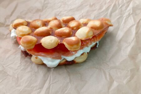 Гонконгские вафли с крем-чизом и семгой