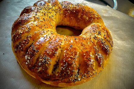 Булочка с маком