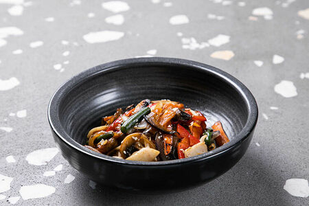 Вок с кальмарами