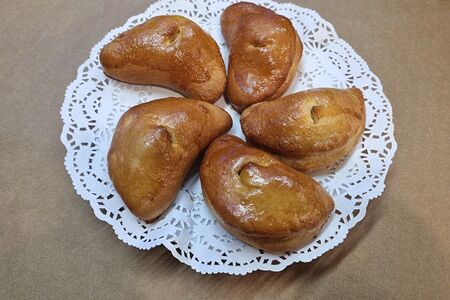 Пирожок с яйцом и зеленю