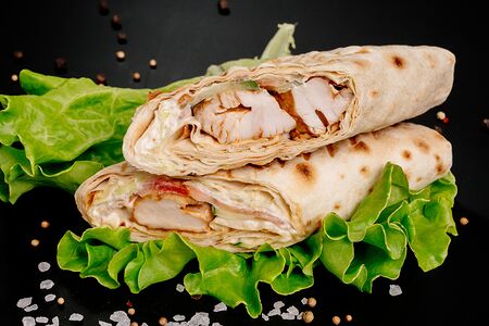 Шаурма с курицей на углях