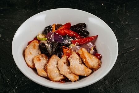 Вок с курицей