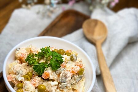 Салат Оливье с курицей