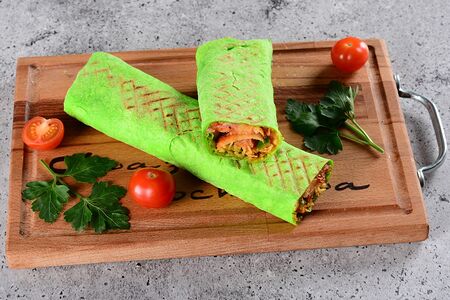 Шаурма со шпинатным лавашем