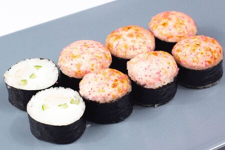 Запеченный ролл с креветкой