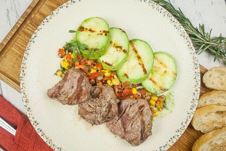 Медальоны из телятины