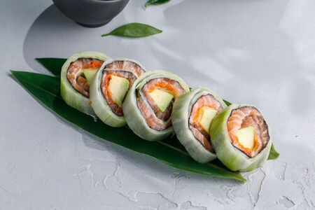 Фреш-ролл с угрем и тобико