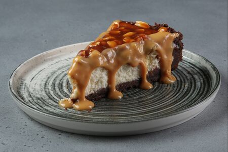 Сникерс чизкейк