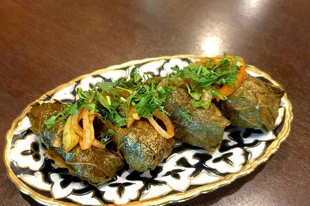 Долма из винoградных листьев