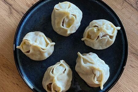 Манты ручной лепки из рубленой баранины
