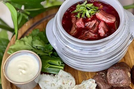 Борщ с пампушками