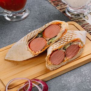 Хот-дог с двумя сосисками в лаваше