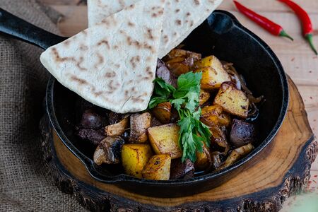 Жаркое с куриной печенью