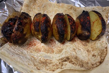 Беби-картофель с курдюком на мангале