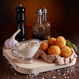 Сырные шарики с соусом тар-тар 6 шт