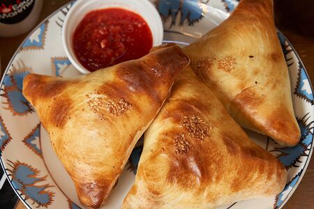 Самса с курицей и сыром халяль