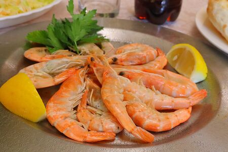 Креветки королевские отварные
