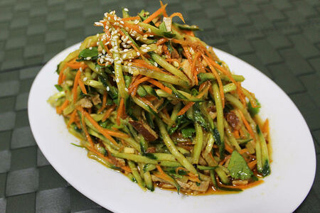 Салат из свинины с огурцом