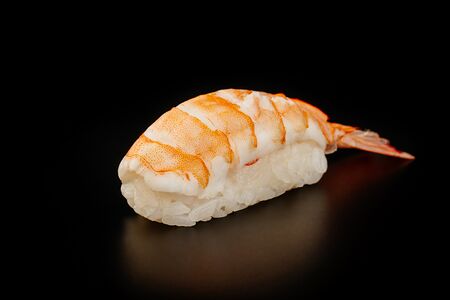 Суши с креветкой