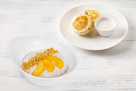 Завтрак с кашей и сырниками