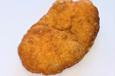 Жареный пирожок с капустой