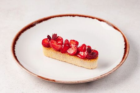 Тарталетка с клубникой vegan