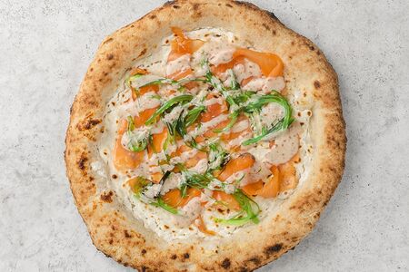 Пицца с лососем