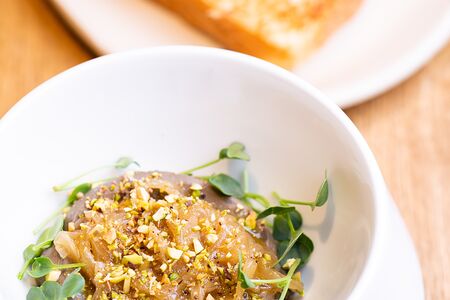 Паштет из печени цыпленка с бриошью