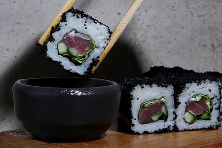 Ролл с тунцом