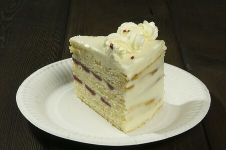 Торт Молочная девочка (кусок)