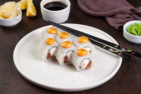 Ролл ДиКей с лососем