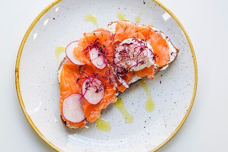 Тост с лососем