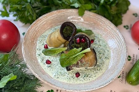 Рулетики из жареных баклажанов со шпинатом