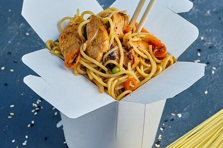 Вок с цыпленком