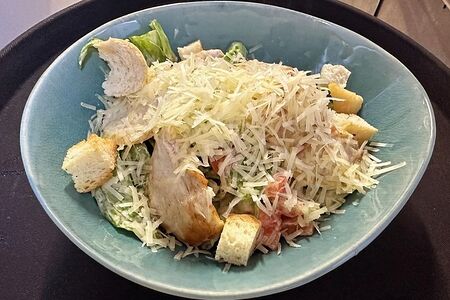 Цезарь с курицей