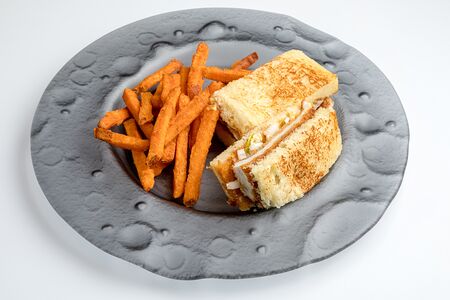 Тост кацу с куриным филе и кимчи