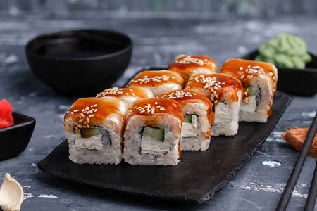 Ролл Филадельфия с угрем