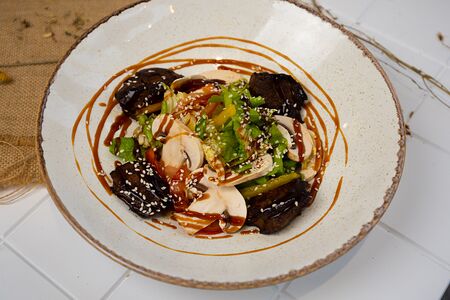 Салат с куриной печенью